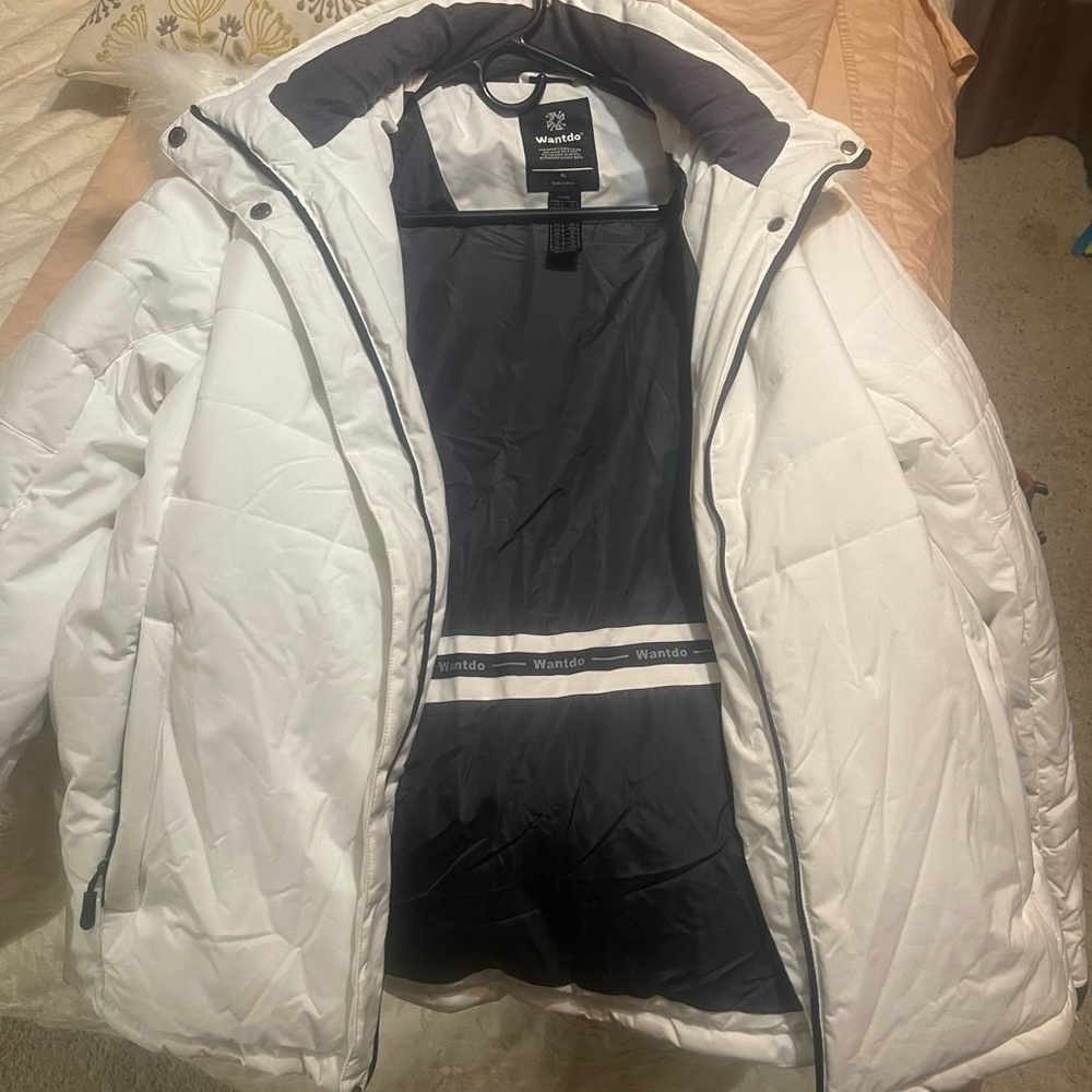 Wantdo snow jacket with removable hood